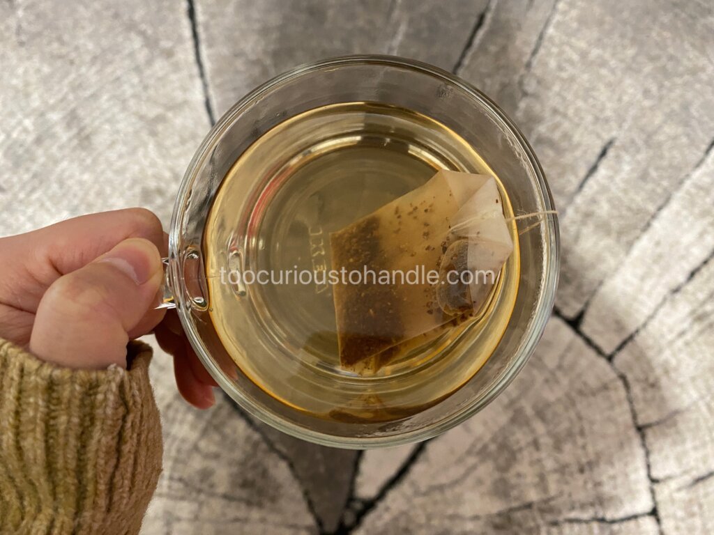 A cup of a cinnamon tea with a royal 100% natural cinnamon tea bag. Benefits and side effects of drinking cinnamon tea.
